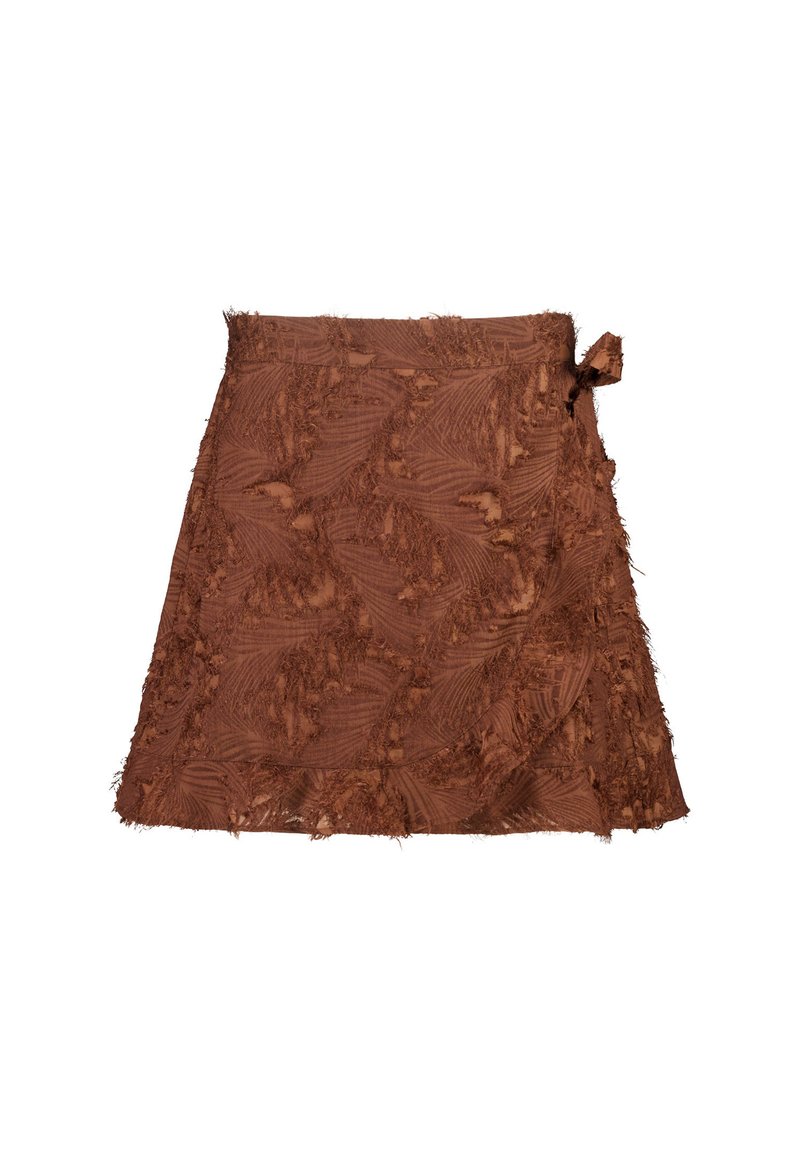 Bruine rok met een gestructureerd, franjesoppervlak met een bladerenpatroon. Strik in de taille en een uitlopend zoom creëren een gelaagd uiterlijk.