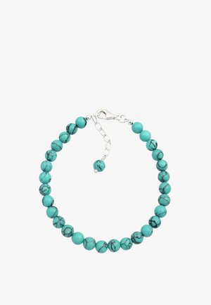 Turkis perlesur med varierende størrelser og sorte åre, sikret med en sølvfarvet lås og justerbar kæde.