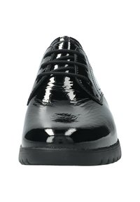 Chaussure en cuir verni noir à lacets avec une surface lisse et brillante, un bout rond et une semelle en caoutchouc pour une bonne adhérence. Détails de design minimalistes.