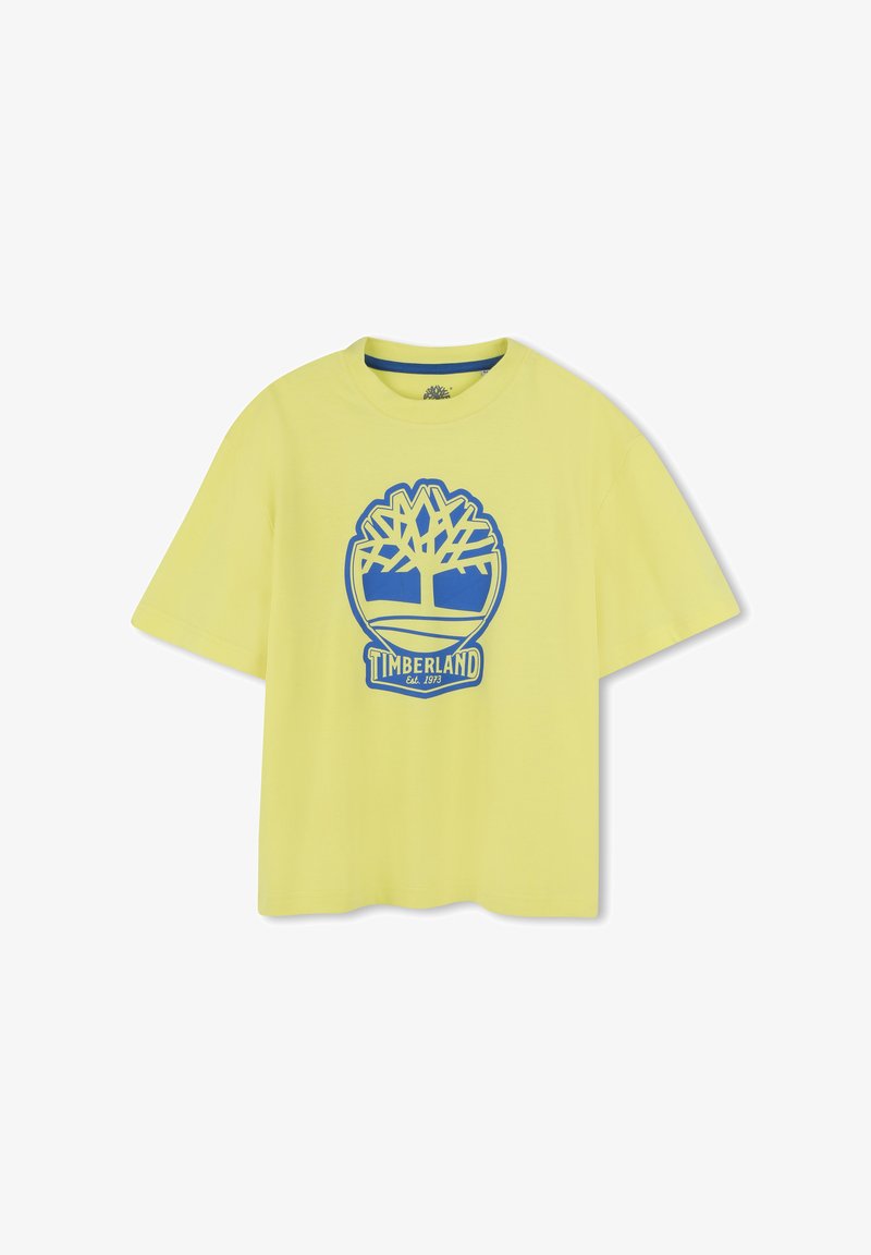 T-shirt in cotone giallo con vestibilità rilassata. Presenta un logo di un albero blu e un design circolare con il testo "TIMBERLAND Est. 1973" nella parte inferiore.