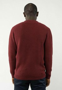 MELA RAVI - Strickpullover - burgunderrot