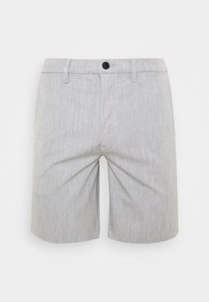 Shorts gris clair avec un motif légèrement chiné, dotés d'une fermeture à bouton sur le devant, de passants de ceinture et d'une coupe droite. Fabriqués dans un tissu lisse.