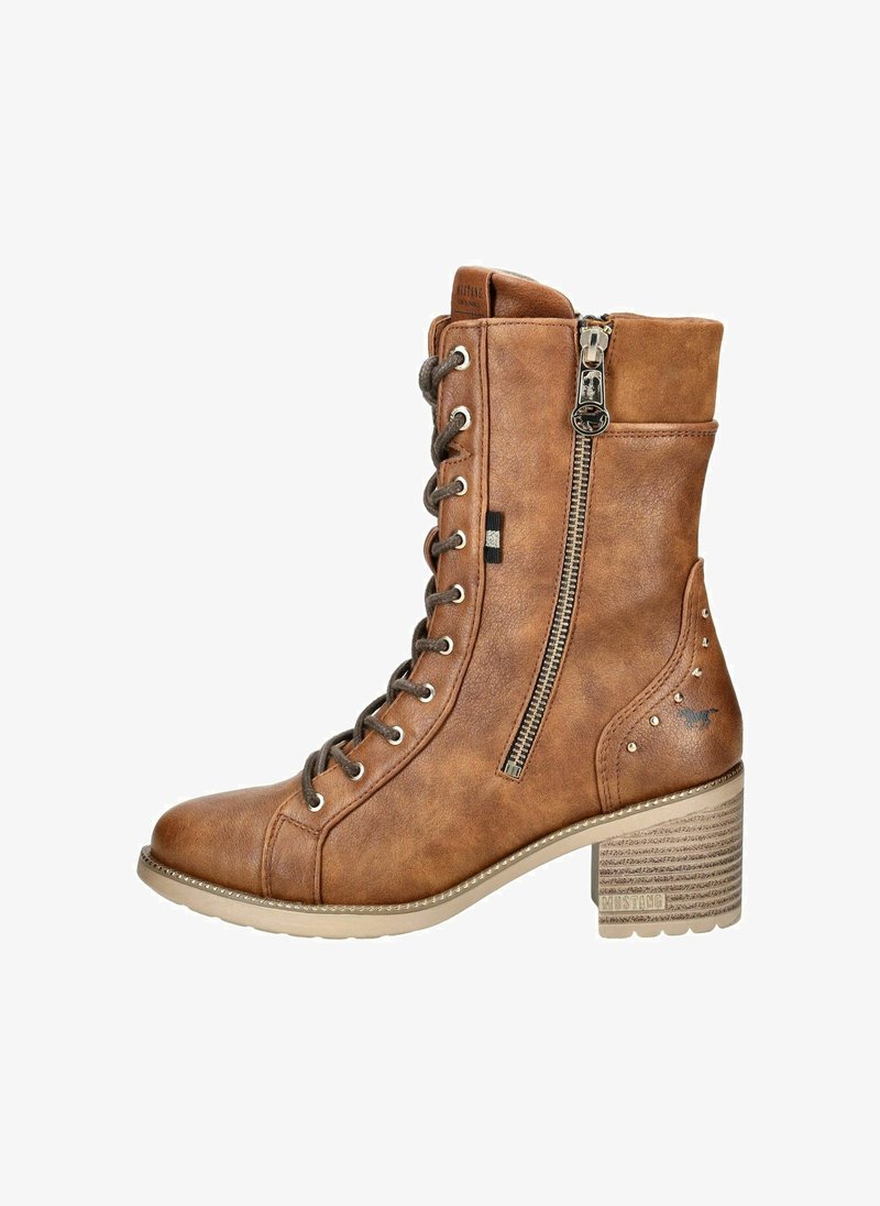 Hnědé kožené kotníkové boty se šněrováním, bočním zipem, dekoračními hroty a texturovaným blokovým podpatkem. Mají zaoblený design špičky.