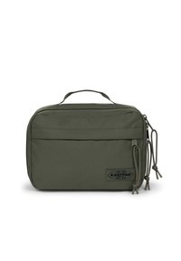 Neceser rectangular de color verde oliva de Eastpak con bolsillo frontal con cremallera, doble tirador de cremallera y asa de transporte en la parte superior sobre fondo blanco.