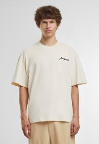 PEQUS CHEST LOGO  - T-shirts med print - cream