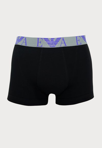 Schwarze Boxershorts mit einem grauen Bund und lila Logo sowie Schriftzug. Der Stoff ist glatt und bietet durch das enganliegende Design Komfort und Unterstützung.