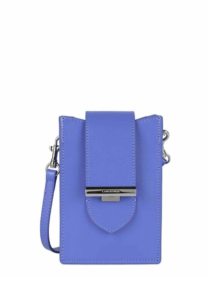 Borsa a tracolla in pelle viola, forma rettangolare, con patta anteriore e dettagli in metallo argentato. Texture liscia con cuciture curate.