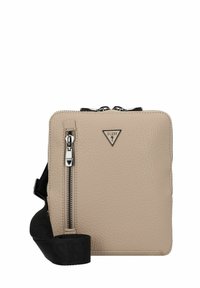 Borsa a tracolla in finta pelle beige con chiusura a zip, hardware in tonalità argento e tracolla nera regolabile con motivo a logo.