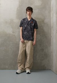 Ellesse RUBANO - Vapaa-ajan kauluspaita - black