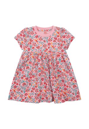 Roze katoenen jurk met korte mouwen en geplooide rok, met een bloemenpatroon van rode en gele bloemen en kleine vogels.