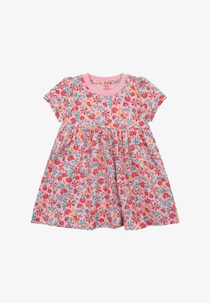 Roze katoenen jurk met korte mouwen en geplooide rok, met een bloemenpatroon van rode en gele bloemen en kleine vogels.