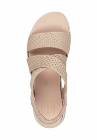 Breite Sandale in hellbeige mit gewebten elastischen Riemen und einer gepolsterten Innensohle. Glatter Gummi-Außensohle und goldene Markenakzente.