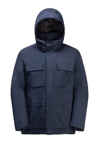 Giacca isolata blu navy con cappuccio, cerniera frontale e quattro tasche. Materiale liscio con una leggera lucentezza, caratterizzata da un colletto alto.
