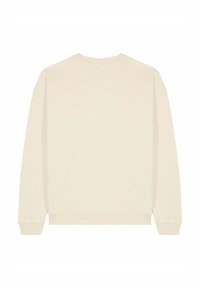 Sweat-shirt beige à manches longues, col rond côtelé et poignets côtelés. Matière douce avec une texture lisse, sans motifs visibles ni éléments métalliques.