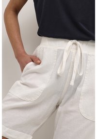 Kaffe Short - off-white