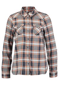 Camicia a maniche lunghe in plaid grigia, blu navy e arancione con due tasche sul petto, chiusura a bottoni e colletto classico. Tessuto morbido.