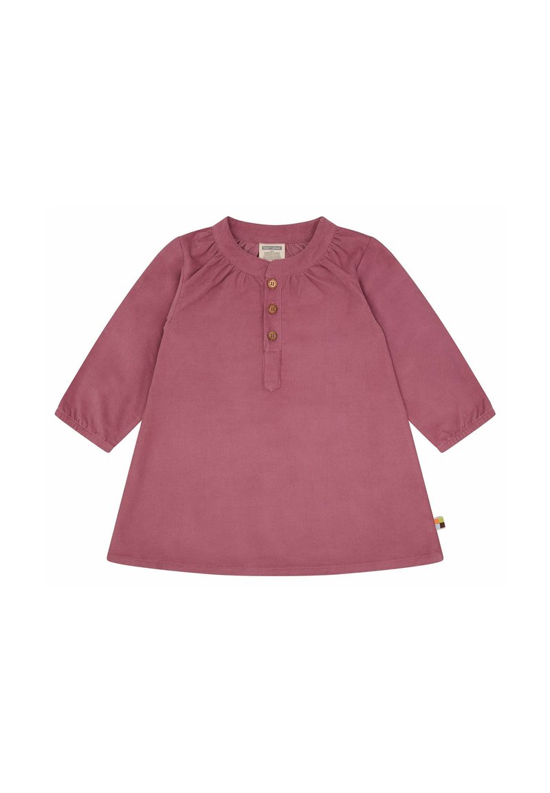 Roze corduroy jurk met lange mouwen, ronde hals en drie houten knopen aan de voorkant. Beschikt over gerimpelde details bij de halslijn.