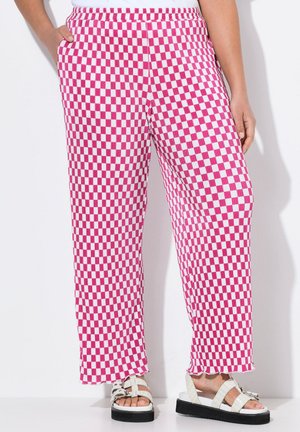 Pink and white checkered wide-leg pants with an elastic waistband, featuring side pockets and a fringed hem. Paired with white sandals.