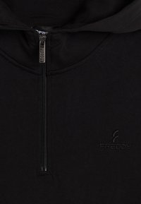 Felpa nera con zip realizzata in tessuto morbido, caratterizzata da un colletto alto, un ricamo del logo discreto e una cerniera liscia per la chiusura.