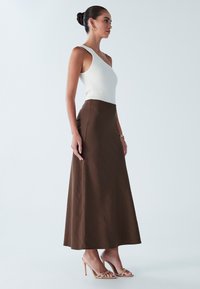 BWLDR JOSEFINA - Falda larga - chocolate