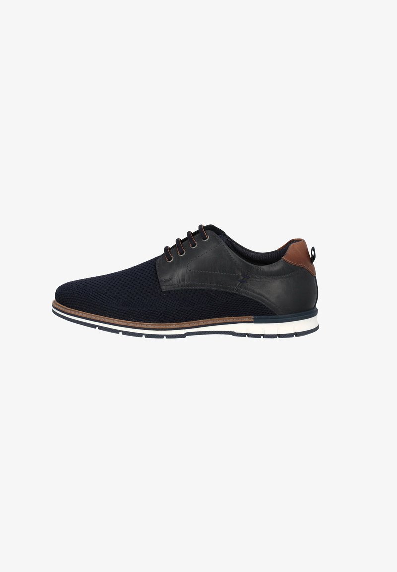 Scarpe da uomo con tomaia in rete blu navy e dettagli in pelle nera, rifiniture marroni e suola in gomma bianca. I lacci e le cuciture sono visibili.