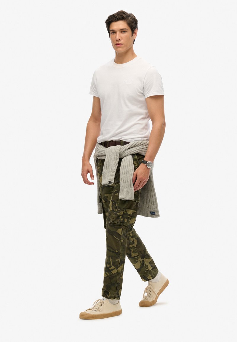 Superdry Co CORE Cargo trousers outline camo/green