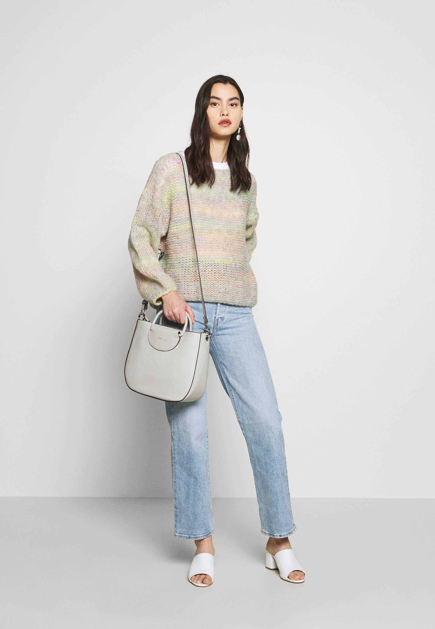 Tamaris ALEXA Håndveske light grey Zalando.no Tamaris ALEXA Håndveske black Zalando.no