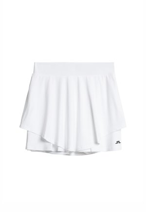 Witte gelaagde sportrok met brede tailleband en klein zwart logo nabij de zoom op een effen witte achtergrond.
