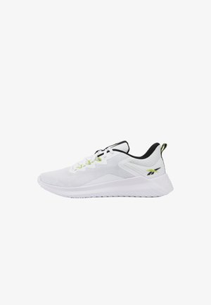 Witte sportschoen met zwarte kraag, limoengroene accenten en dikke zool, vanaf de zijkant op een witte achtergrond getoond.