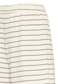 Shorts avec ceinture élastique blanche, fines rayures grises horizontales et poches latérales.