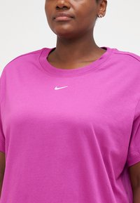 Nike Sportswear TEE - Jednoduché tričko - hot fuchsia/white