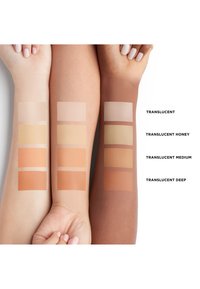 Trois bras affichant des échantillons de couleurs : quatre tons translucides chacun dans des nuances claires, moyennes et profondes, étiquetés à côté pour une identification claire.