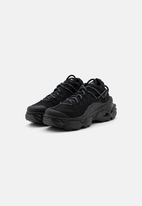 Nike Sportswear AIR MAX FLYKNIT VENTURE - Sportcipő - black/metallic silver