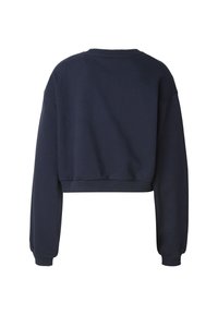 Croppet marineblå genser med lange ermer, ribbet rund hals og kant, laget av mykt materiale, med glatt tekstur og minimalistisk design.