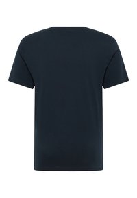 Dunkelblauses Baumwoll-T-Shirt mit klassischem Rundhalsausschnitt und kurzen Ärmeln; glatte Textur und einfaches Design ohne Muster oder Verzierungen.