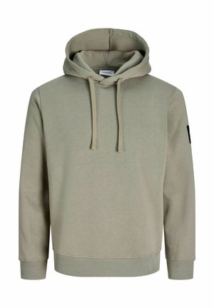 Sweat à capuche vert olive clair avec cordons sur le devant, poignets et ourlet côtelés, et une petite étiquette logo sur la manche gauche.