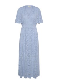 Robe longue en dentelle bleu clair avec manches courtes volantées et décolleté en V, avec une taille cintrée et un motif floral en dentelle sur toute la surface.