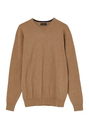Pull en tricot marron à manches longues, col rond et poignets et ourlet côtelés. Texture douce et design décontracté. Étiquette visible à l'intérieur du col.
