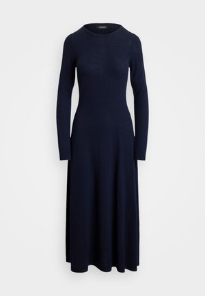 Abito a maniche lunghe di colore blu navy con scollo rotondo e una parte superiore aderente, che si allarga verso un orlo morbido. Realizzato in un morbido tessuto a maglia testurizzato.
