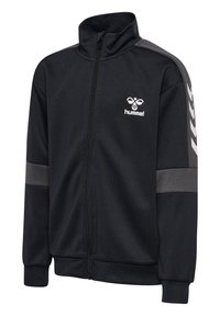 Zwarte zip-up jack met hoge kraag, gemaakt van textuurstof. Voorzien van grijze accentstrepen en een wit logo op de borst.