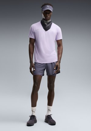 Puma, BRIGHTSTRIDE CLOUDSPUN LAUFSHIRT - T-Shirt print - light lavender