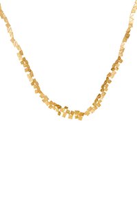 Goldene Halskette mit geometrischen, pyramidenförmigen Gliedern und strukturierter Oberfläche, die in einem lockeren Kettenmuster angeordnet sind.