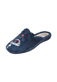 Zapatilla azul marino de textura suave y peluda, con un gráfico de un coche con corazones. Diseño de talón abierto con suela plana.