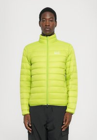 Lime roheline puffer jakk seisevaga kraega, lukuga ja quiltitud kujundusega. Omab kaubamärgi logo vasakul rinnal.