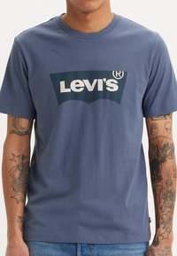 Levi's® GRAPHIC CREWNECK TEE - Marškinėliai su spaudiniu - vintage indigo