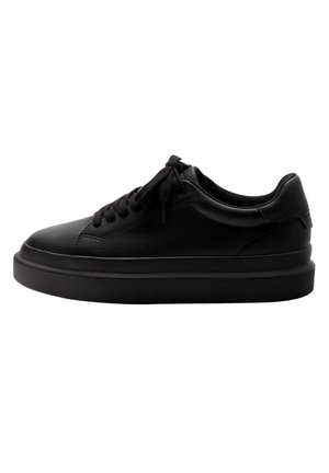 Trainers - black