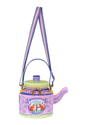 Paarse en groene theepotvormige tas met apenillustratie, bloemenpatronen, dubbele rits en een blauw-paars gestreepte schouderband.