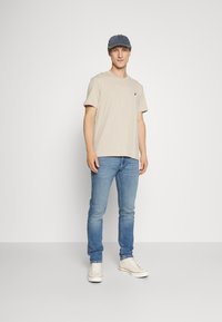 TOM TAILOR DENIM Traperice uskog kroja - mid stone wash denim