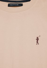 Lichtroze sweatshirt met een kleine donkere silhouet van een persoon met een hamer, ronde halslijn en ribbed manchetten.