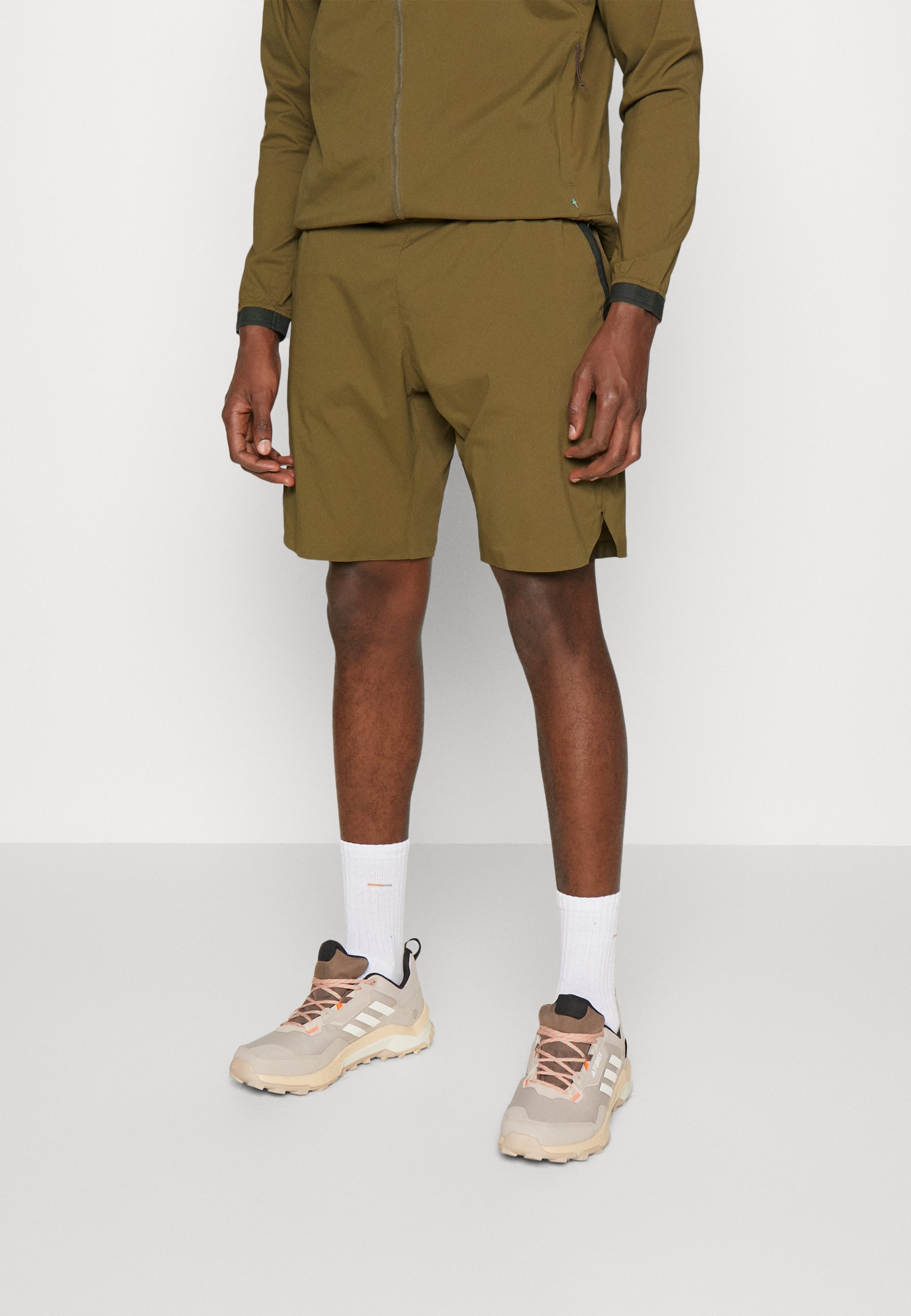 Klättermusen NAL SHORTS - Sports shorts - olive - Zalando.co.uk